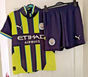 Kids/Children's Manchester City Football Strip/Kit (Official Shorts & Top)  for sale on Ebay