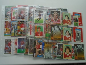 OVER 100 MANCHESTER UNITED FOOTBALL CARDS IN SLEEVES MIXED MAKERS for sale on Ebay