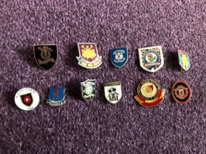 Football badges / pins x 10 Manchester Utd Livingston Everton etc. for sale on Ebay