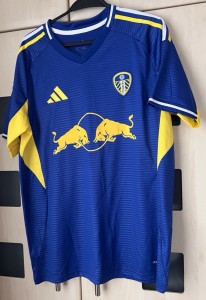 Leeds United Blue & Yellow Football Shirt L 25/26.  Slim Fit.  46