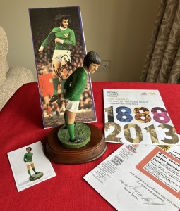 GEORGE BEST Man Utd/NI Figurine & Original SIGNED Exhibition piece from NFM 2014 for sale on Ebay