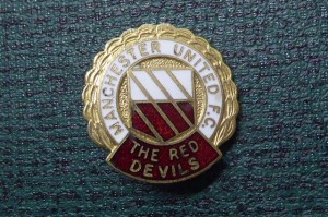 VINTAGE ENAMEL PIN BADGE , MANCHESTER UNITED F.C. THE RED DEVILS   (BA21) for sale on Ebay
