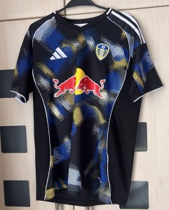 Leeds United FC 2025/26 Third Shirt. Size L. Chest 44