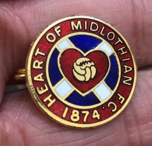 RARE OLD HEART OF MIDLOTHIAN HEARTS ROUND CREST  ENAMEL PIN BADGE for sale on Ebay