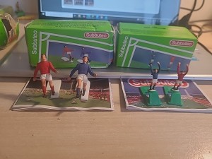 Subbuteo 61131/32 Corner Kickers And Throw In Figures Boxed for sale on Ebay