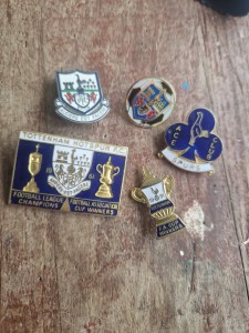 TOTTENHAM  HOTSPUR  F C - 5 x OLD VINTAGE  COLLECTABLE  FOOTBALL Pin BADGES for sale on Ebay