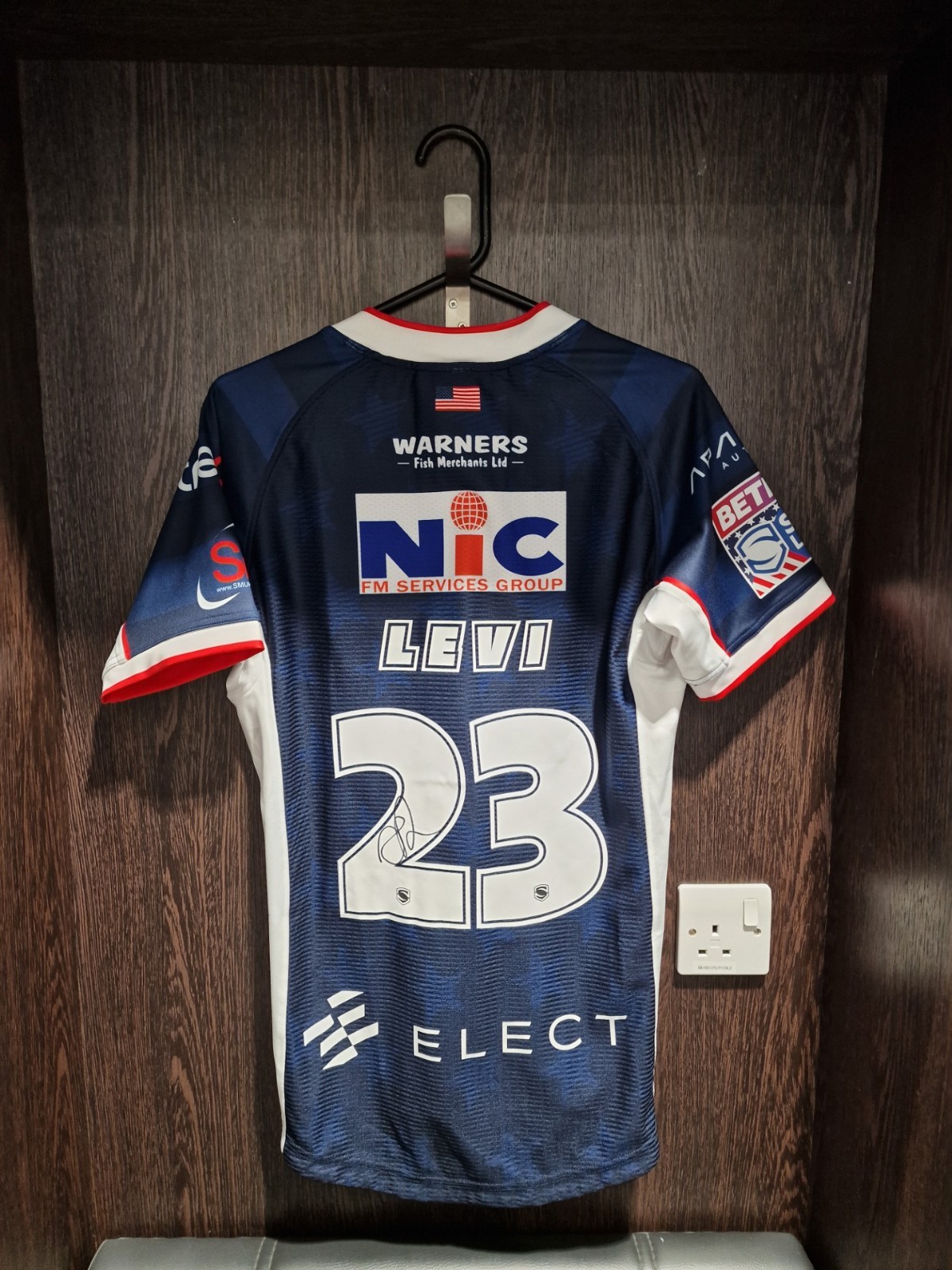 23. Danny Levi – Signed Leeds Rhinos Las Vegas Player Issue Shirt (Size M) for sale on Ebay