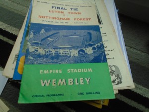 LUTON TOWN V NOTTINGHAM FOREST 1959 FA CUP FINAL FULLY AUTOGRAPHED BY ALL for sale on Ebay
