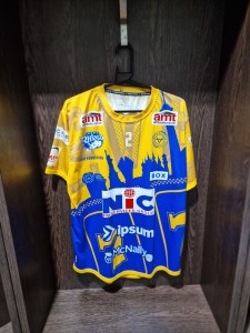 Authentic Leeds Rhinos Players Warm-Up Top, No. 2. (size XL) for sale on Ebay