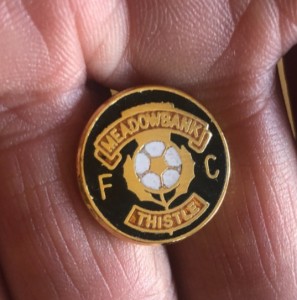 RARE OLD MEADOWBANK THISTLE F.C. SMALL ROUND CREST  ENAMEL PIN BADGE for sale on Ebay