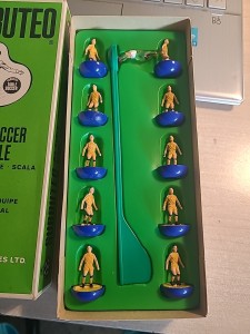 Subbuteo Hw Team Ref 208 Leeds Utd 2nd Excellent Condition for sale on Ebay
