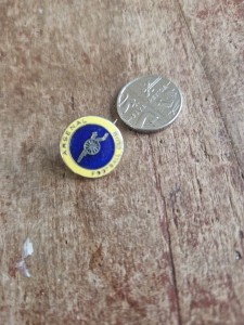 ARSENAL  F C - 80's AWAY COLOURS  SMALL OLD VINTAGE COLLECTABLE  FOOTBALL  BADGE for sale on Ebay