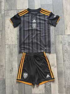 Age 7-8 Years - Leeds United Away Kit - Adidas Football Shirt & Shorts for sale on Ebay