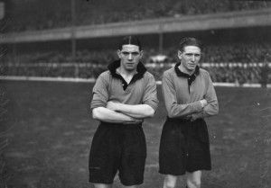 *LOW START BID* MODERN 6 x 4 PHOTOGRAPH - WOLVES 1939 DORSETT & MAGUIRE for sale on Ebay