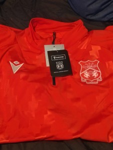 Wrexham FC Macron Training Top XXL for sale on Ebay