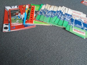 COLLECTION OF ENGLAND HOMES 1951 TO 1987 X 52 ISSUES ALL LISTED for sale on Ebay