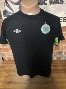 UMBRO CELTIC TRAINING FOOTBALL SHIRT ADULT SIZE LARGE SLIM FIT PARKHEAD for sale on Ebay