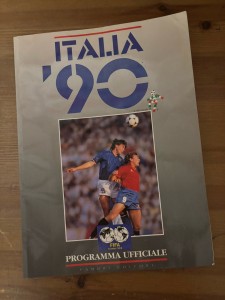 1990 ITALIA WORLD CUP OFFICIAL TOURNAMENT PROGRAMME & CARRIER BAG ENGLAND  ECT for sale on Ebay