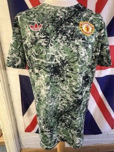 OFFICIAL 2025 MANCHESTER UNITED STONE ROSES TO SHIRT - SIZE L 42/43” HARDLY WORN for sale on Ebay