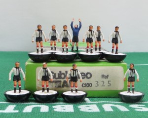 SUBBUTEO LW HP REF  325 MANCHESTER UNITED 2ND, IN ORIGINAL NUMBERED BOX. for sale on Ebay