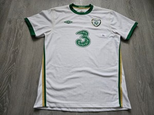Mens Umbro Republic of Ireland Away football shirt 2010 - 2011 Size L for sale on Ebay