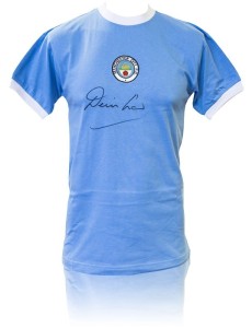 *BID FROM JUST 99p* HAND SIGNED MANCHESTER CITY 1973 SHIRT DENIS LAW for sale on Ebay