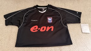 IPSWICH TOWN FC third Black shirt with e·on sponsor from 2006/07 - Men's Medium for sale on Ebay