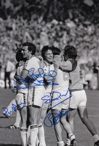 *LOW START BID* HAND SIGNED 12 x 8 PHOTO WEST HAM UNITED - 1980 FA CUP WINNERS for sale on Ebay