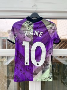 Tottenham Hotspur 2021-2022 Harry Kane #10 Third Shirt Size Medium Kids Boys for sale on Ebay