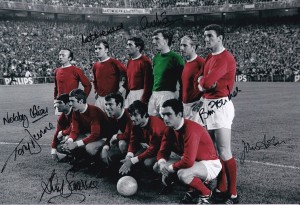 *BID FROM JUST 99p* HAND SIGNED MAN UNITED 12 x 8 PHOTO EC WINNERS 1968 x 7 SIGS for sale on Ebay
