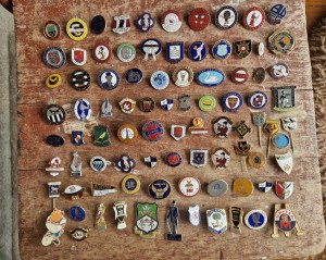 LARGE VINTAGE  COLLECTION  OF  70's  ONWARDS  COLLECTABLE  FOOTBALL  Pin BADGES for sale on Ebay