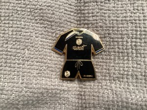 Sheffield Wednesday Badge/Pin Black & Gold Kit Enamel Pin Badge for sale on Ebay