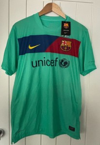 BARCELONA AWAY NIKE PRODUCT EXCLUSIVE FOOTBALL  2010 SHIRT 382358-310 SIZE MED. for sale on Ebay