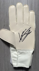 Viljami Sinisalo signed Goalkeeper Glove / Celtic / COA for sale on Ebay