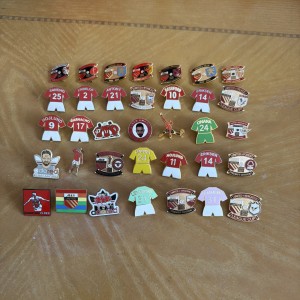 35 X MANCHESTER UNITED BADGES MUFC OLD TRAFFORD STRETFORD END NO RESERVE LISTING for sale on Ebay