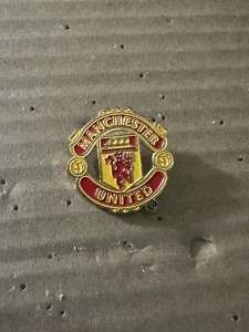 Manchester United FC Pin Badge for sale on Ebay